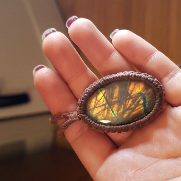 Beautiful Labradorite Stone Macrame Pendant Necklace - Picture 3 of 5